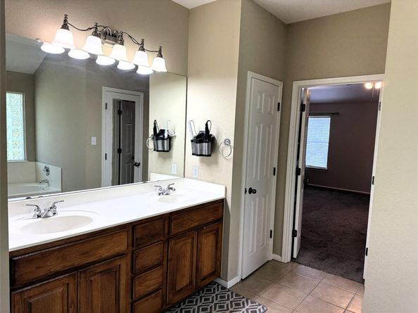 1207 Calistoga DR, Leander TX 78641