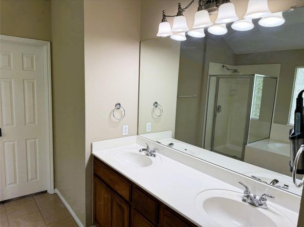 1207 Calistoga DR, Leander TX 78641