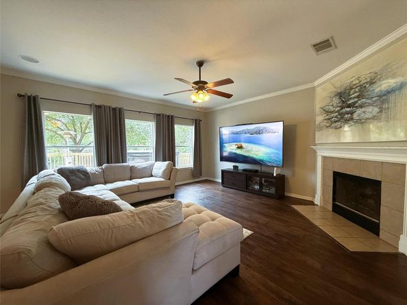 1207 Calistoga DR, Leander TX 78641