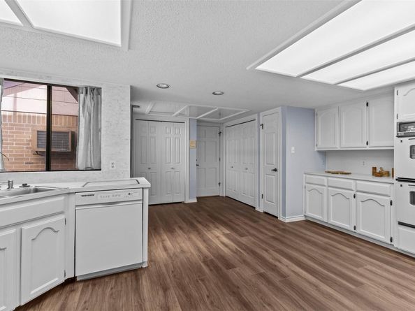 10916 B Crown Colony DR 3, Austin TX 78747