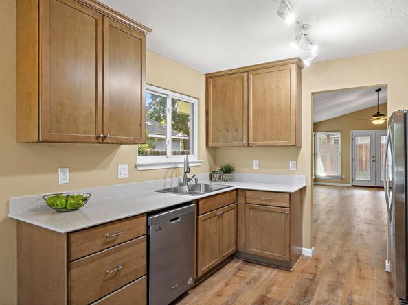 11611 Prairie Hen LN, Austin TX 78758