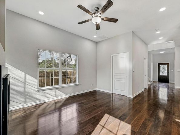 305 Augusta Cv, Point Venture TX 78645