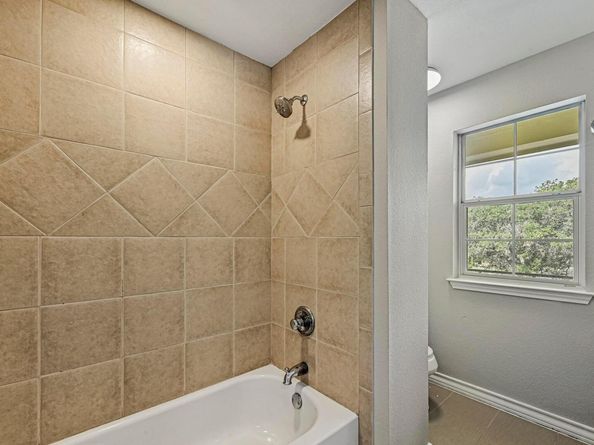 305 Augusta Cv, Point Venture TX 78645