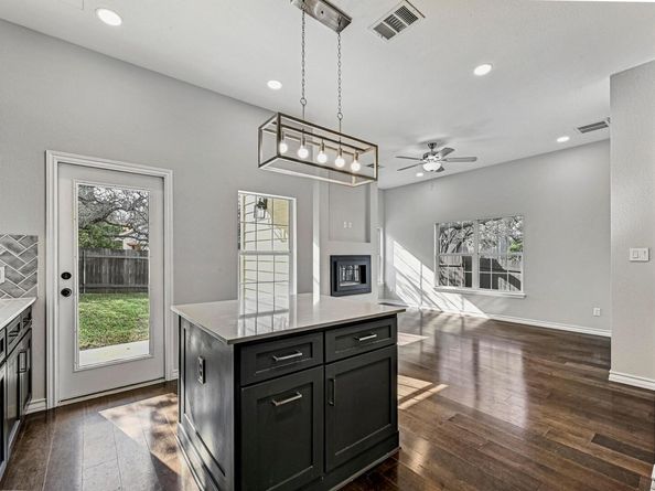 305 Augusta Cv, Point Venture TX 78645