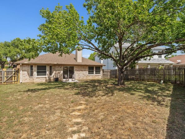 8207 Nairn DR, Austin TX 78749