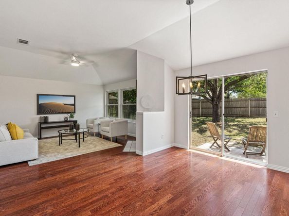 8207 Nairn DR, Austin TX 78749