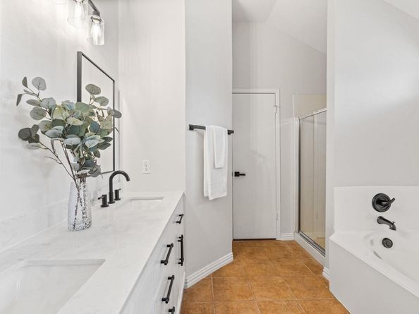 8207 Nairn DR, Austin TX 78749