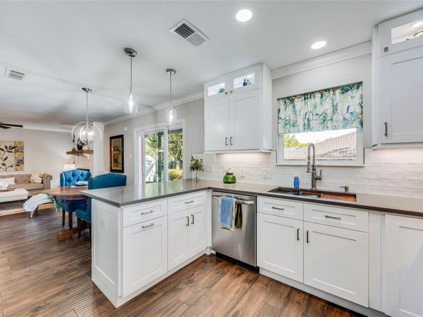 10103 Oak Hollow CIR, Austin TX 78758