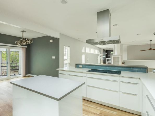 304 Palos Verdes DR, Lakeway TX 78734