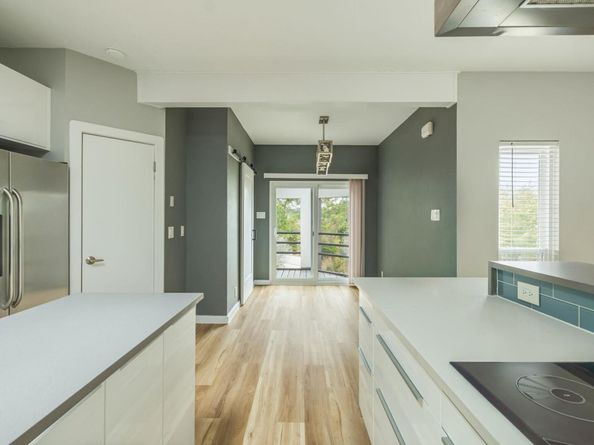 304 Palos Verdes DR, Lakeway TX 78734