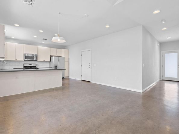 301 W Stassney LN 7, Austin TX 78745