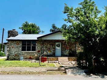 212 Bluebonnet LN