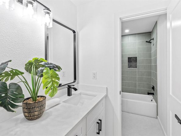 8518 Fathom Cir 131, Austin TX 78750