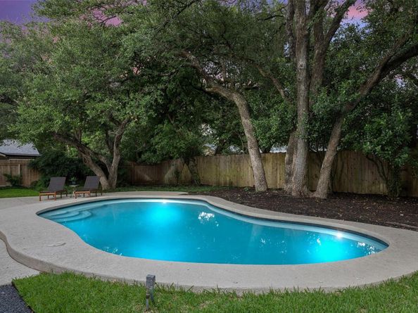 8805 Point West DR, Austin TX 78759