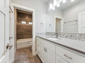 613 Theresa Ave A, Austin TX 78703