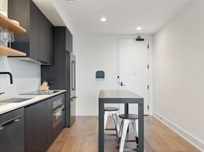48 East Ave 2010, Austin TX 78701