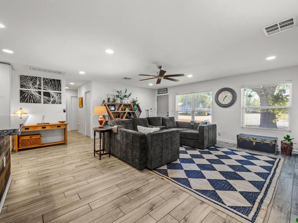 1900 Ohlen RD, Austin TX 78757
