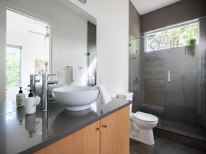 1302 S 5th ST B, Austin TX 78704