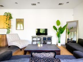 1302 S 5th ST B, Austin TX 78704