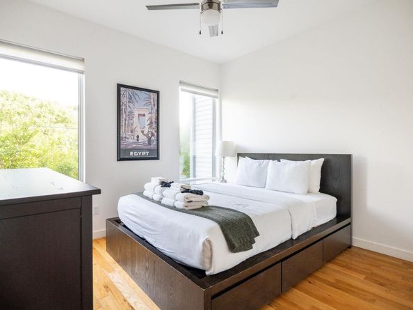 1302 S 5th ST B, Austin TX 78704