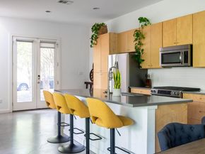 1302 S 5th ST B, Austin TX 78704