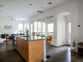 1302 S 5th ST B, Austin TX 78704