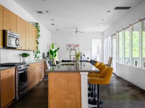 1302 S 5th ST B, Austin TX 78704