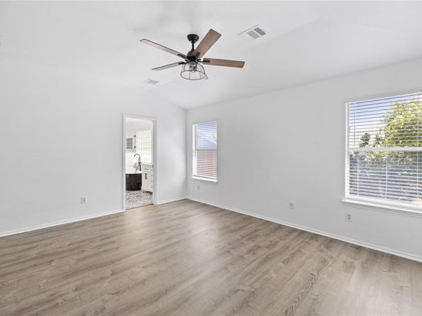 1614 Redwater DR 122, Austin TX 78748