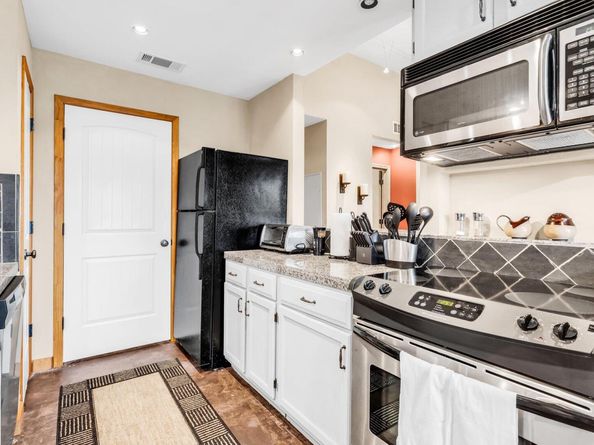 1406 Windsor RD 305, Austin TX 78703