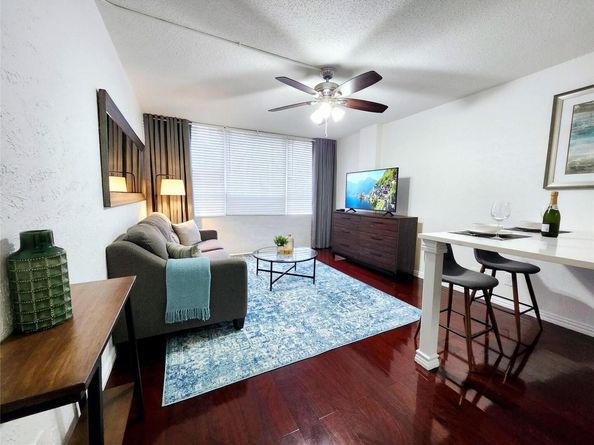 1800 Lavaca ST 102, Austin TX 78701