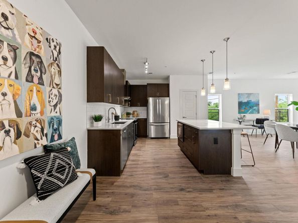 6444 Burnet RD 204, Austin TX 78757