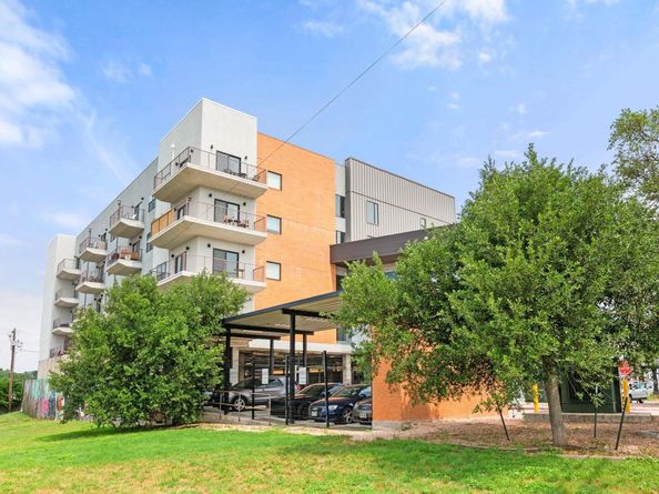 6444 Burnet RD 204, Austin TX 78757