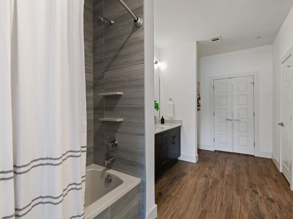 6444 Burnet RD 204, Austin TX 78757