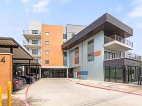 6444 Burnet RD 204, Austin TX 78757