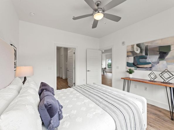 6444 Burnet RD 204, Austin TX 78757