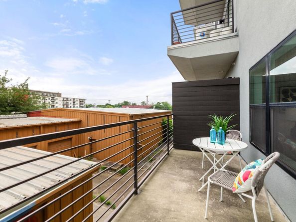 6444 Burnet RD 204, Austin TX 78757
