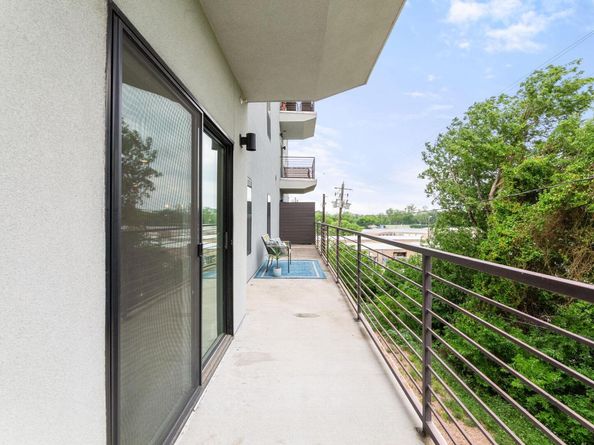 6444 Burnet RD 204, Austin TX 78757