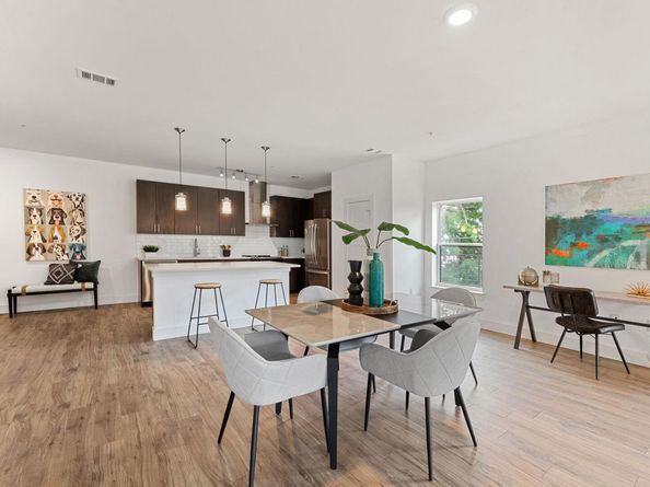 6444 Burnet RD 204, Austin TX 78757