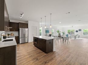 6444 Burnet RD 204, Austin TX 78757