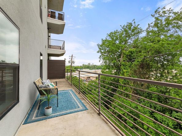 6444 Burnet RD 204, Austin TX 78757