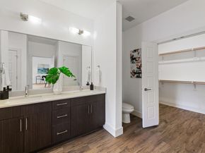6444 Burnet RD 204, Austin TX 78757
