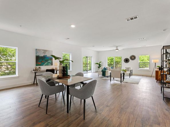 6444 Burnet RD 204, Austin TX 78757