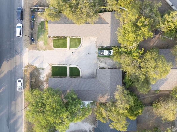 6911 Cooper LN, Austin TX 78745