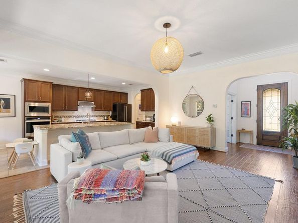 9116 Villa Norte DR, Austin TX 78726