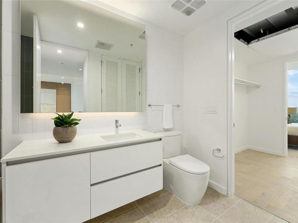 313 W 17th ST 2204, Austin TX 78701