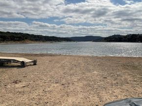 18302 Red Bud LN, Jonestown TX 78645