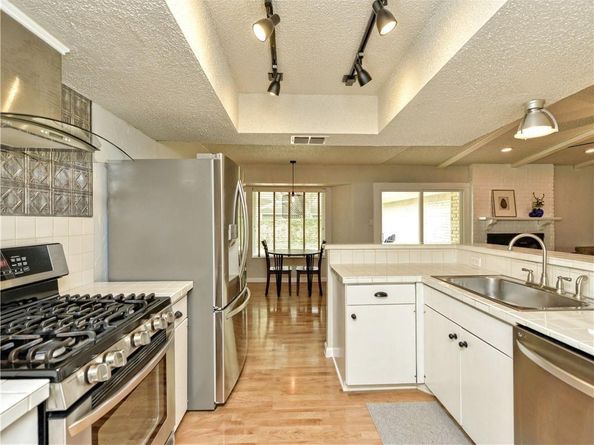 9804 Parkfield DR, Austin TX 78758