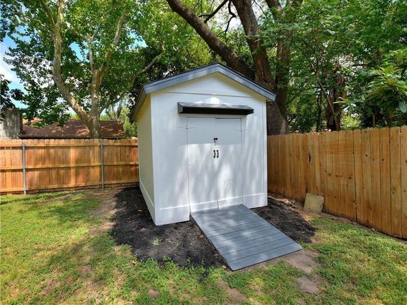 9804 Parkfield DR, Austin TX 78758