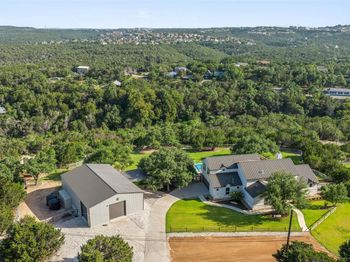 1302 Sparrow LN