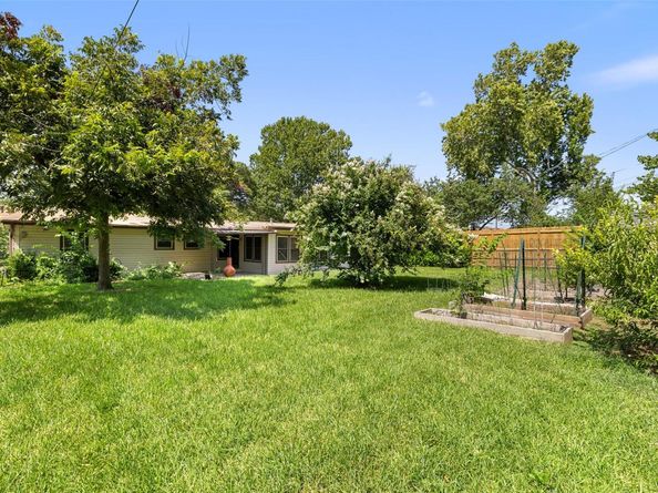 1206 Larkwood DR, Austin TX 78723
